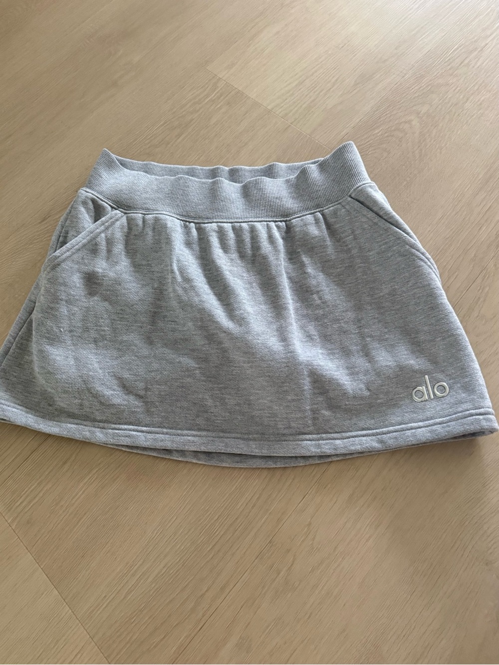 ALO Yoga Light Heather Gray Sweatshirt material Mini Skirt with Pockets